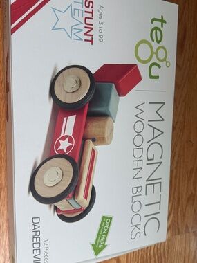 Tegu Daredevil Magnetic Wooden Blocks Stunt Team
